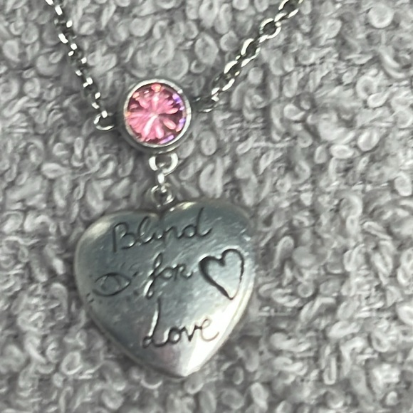 Preloved Gucci blind for love bracelet good condition has some little scratches - Picture 6 of 6